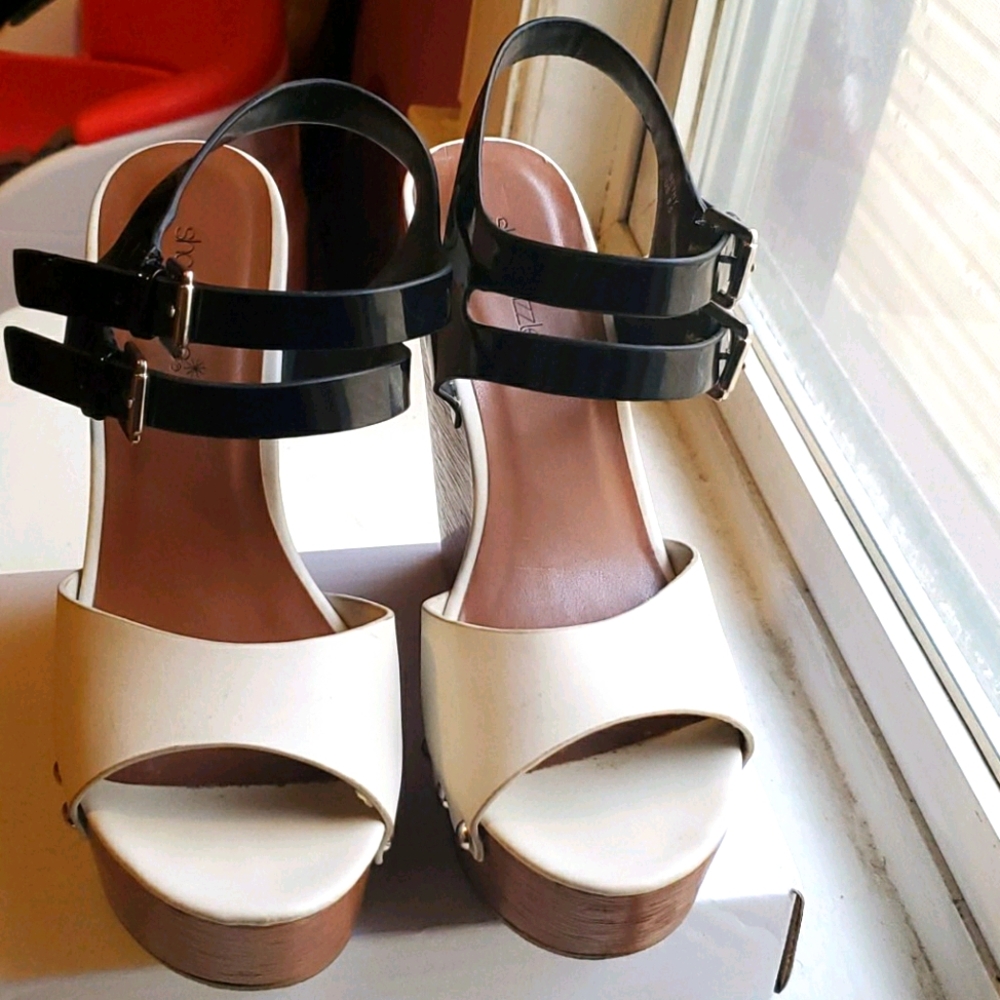 Shoedazzle High Heel Wedge Sandels